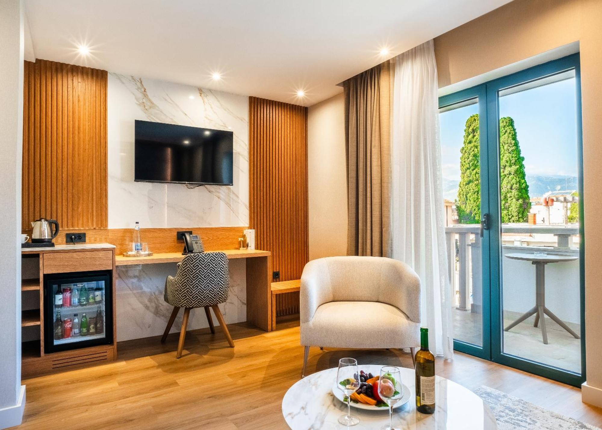 Boutique Hotel Villa Royal Tivat Bagian luar foto