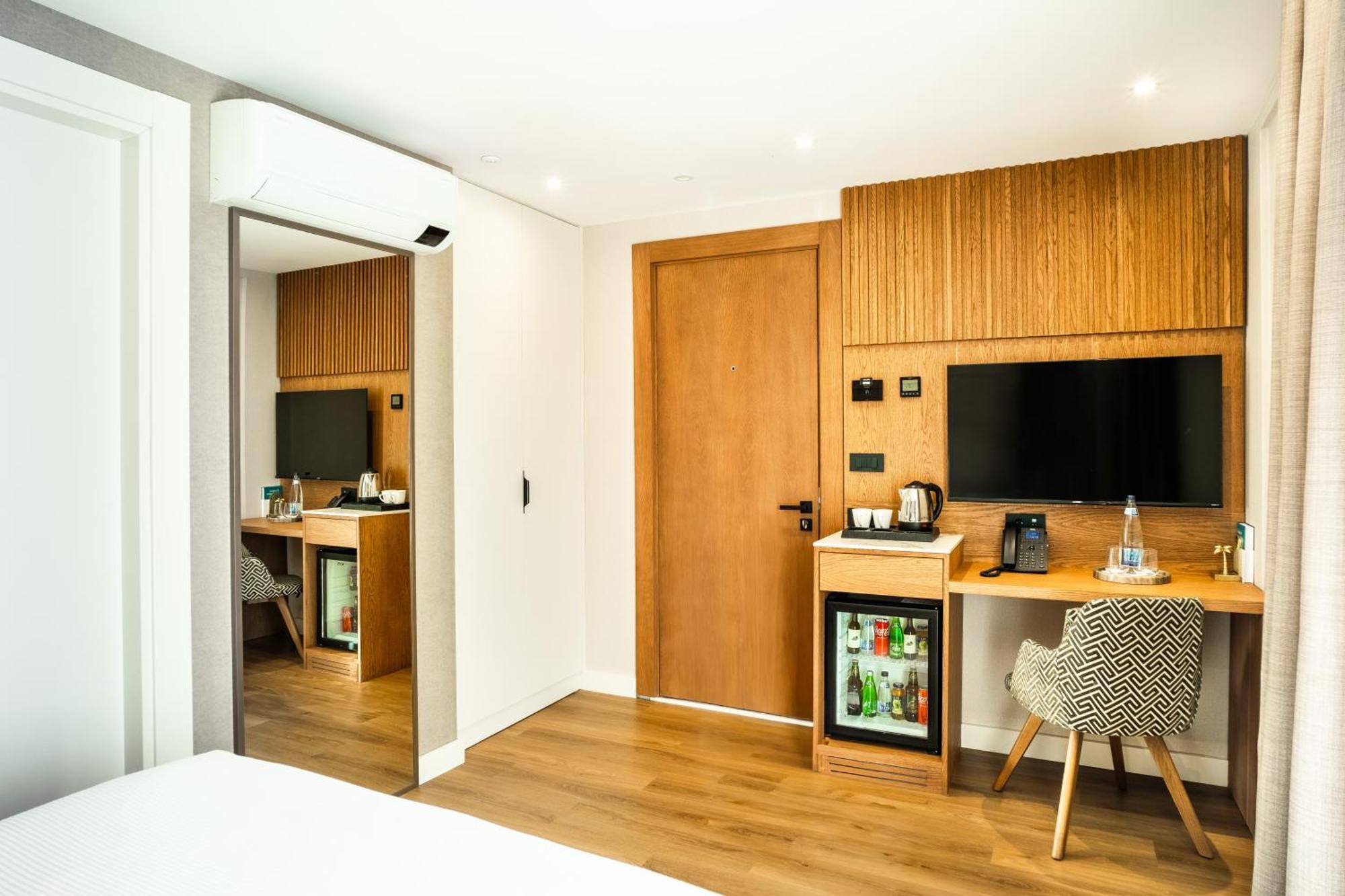 Boutique Hotel Villa Royal Tivat Bagian luar foto