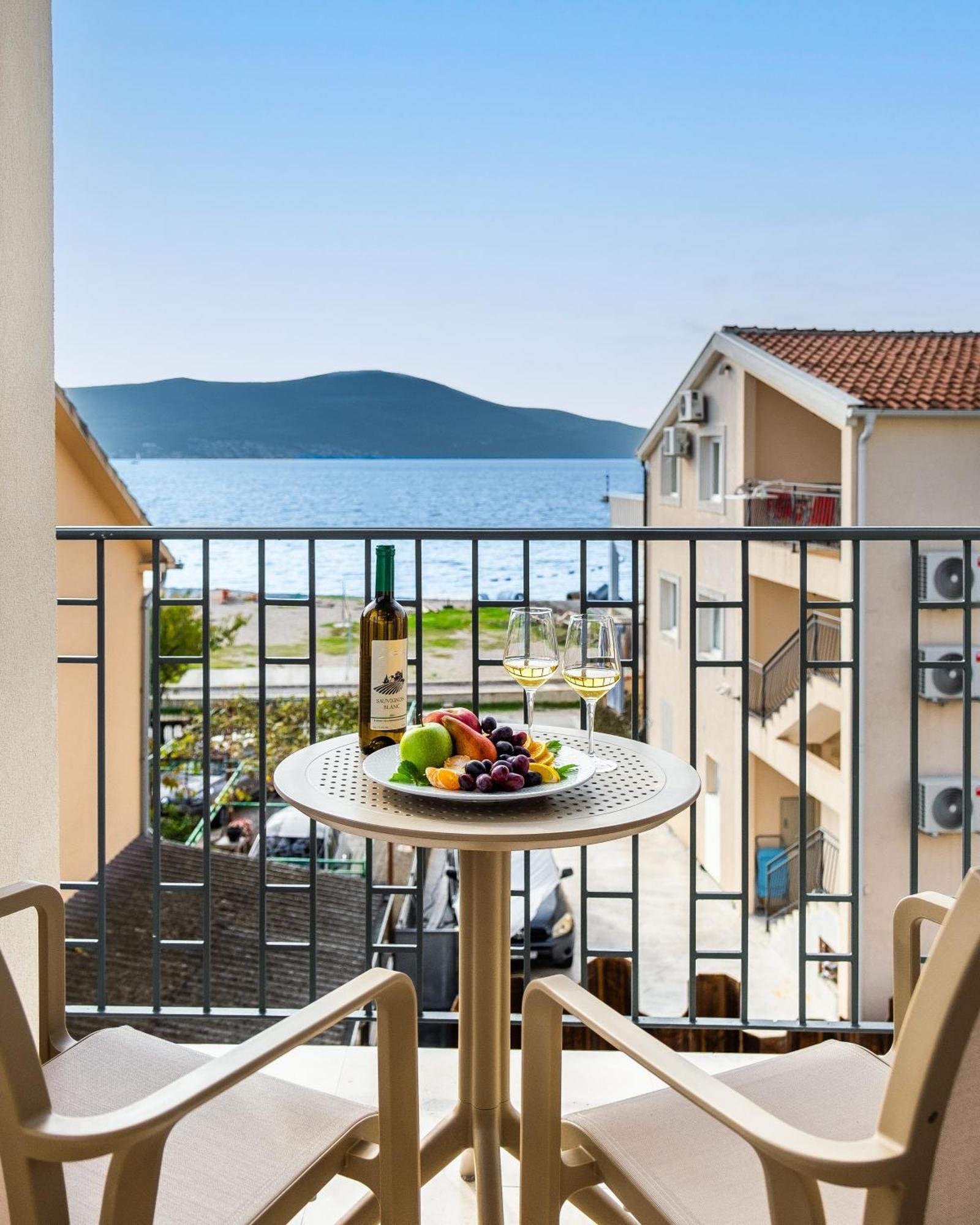 Boutique Hotel Villa Royal Tivat Bagian luar foto