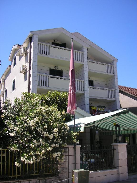 Boutique Hotel Villa Royal Tivat Bagian luar foto