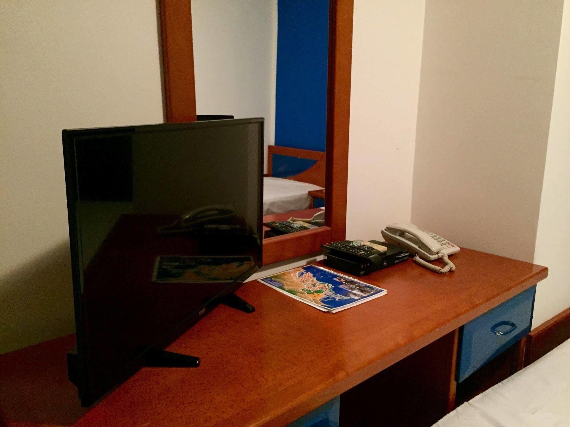 Boutique Hotel Villa Royal Tivat Bagian luar foto