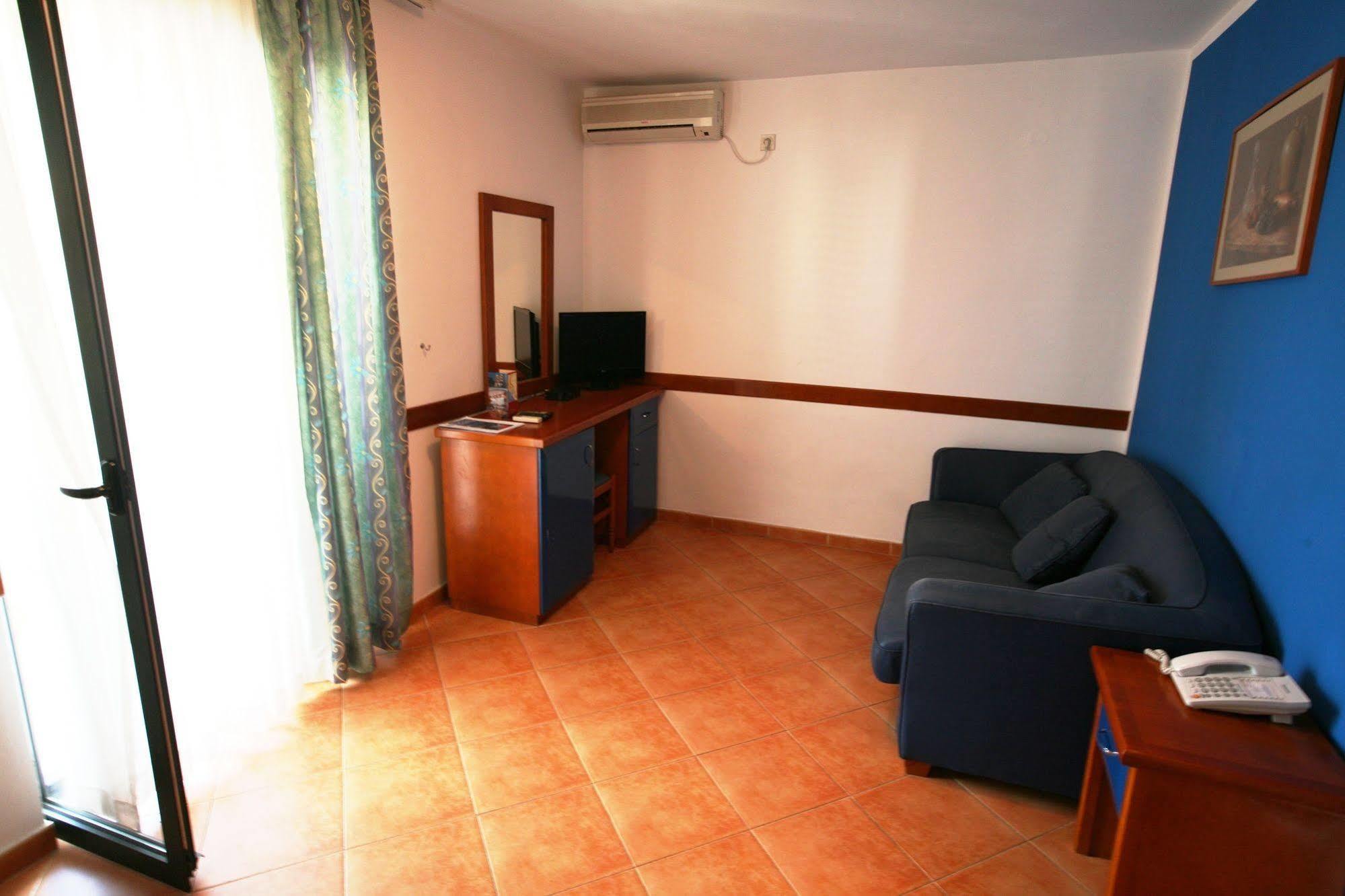 Boutique Hotel Villa Royal Tivat Bagian luar foto