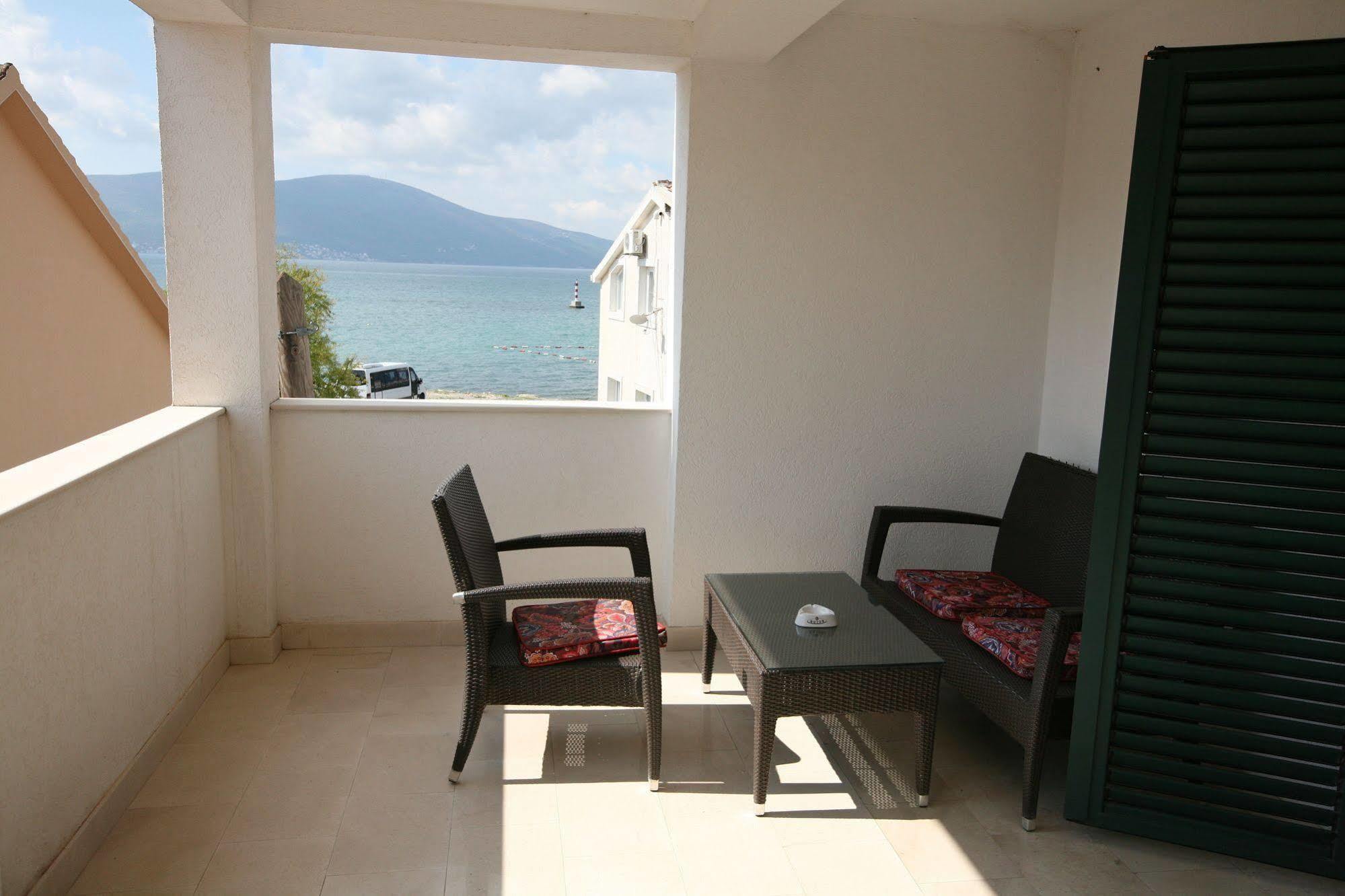 Boutique Hotel Villa Royal Tivat Bagian luar foto